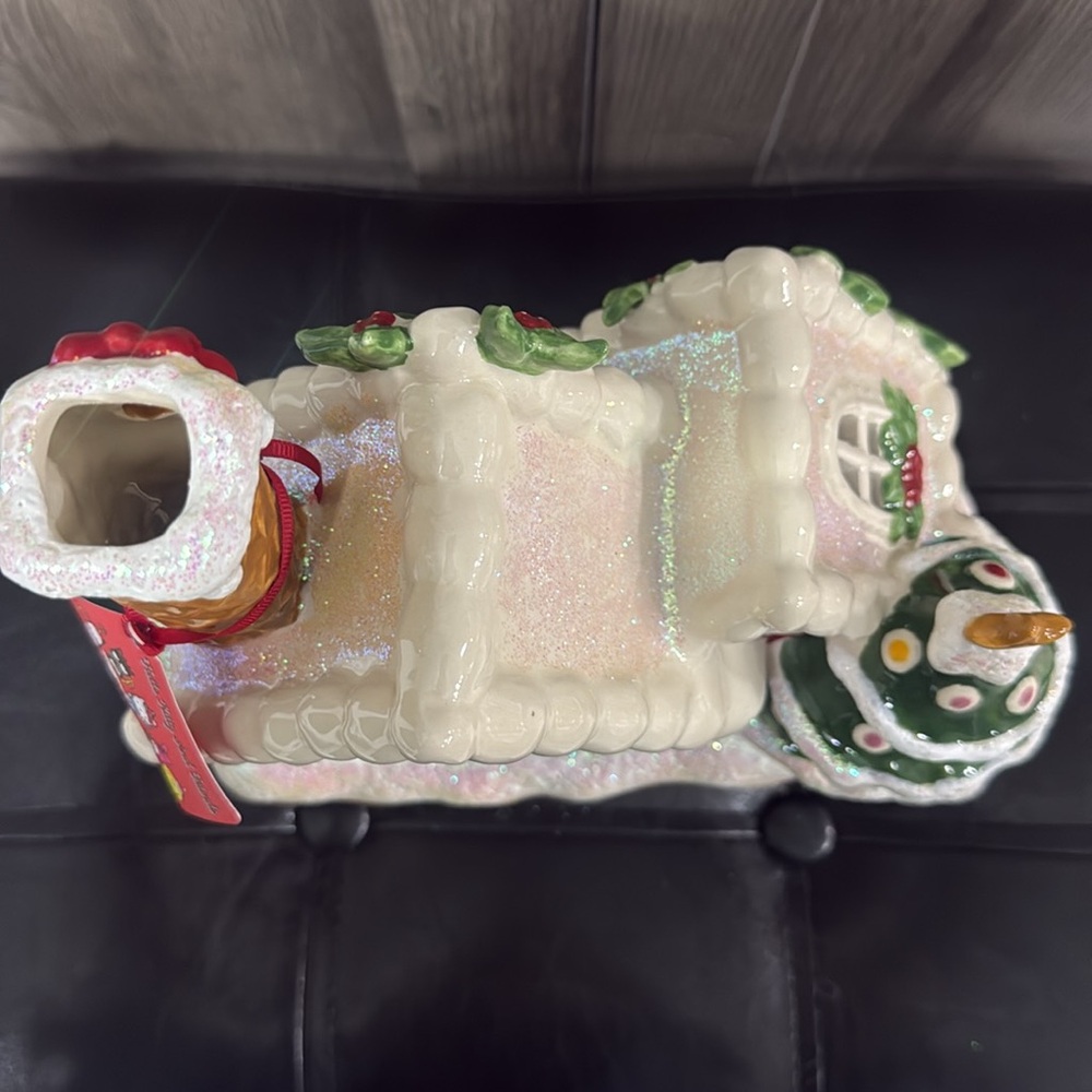 Blue Sky Clayworks Hello Kitty & Friends Red Christmas Gingerbread Candle House - Picture 11 of 14